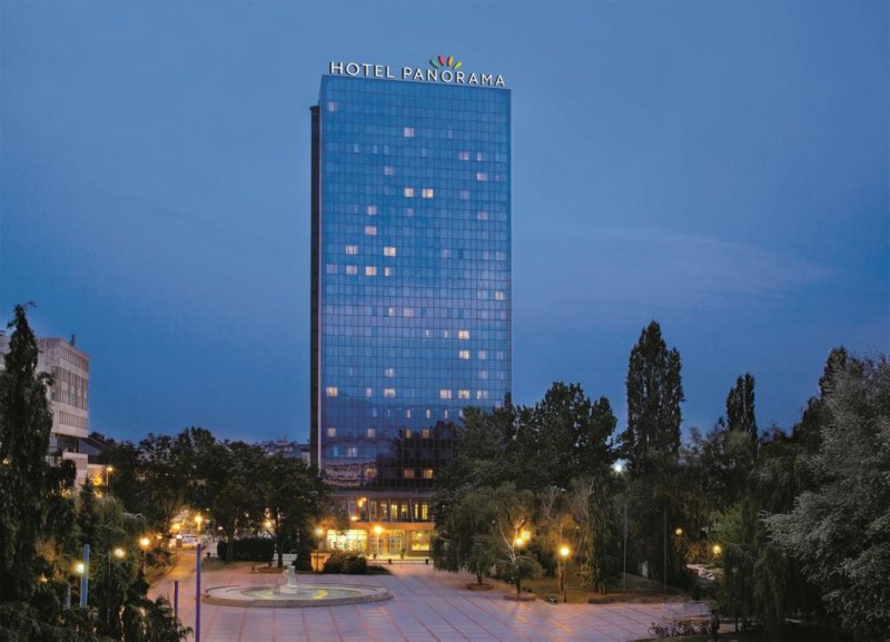 Il Panorama Hotel Zagreb fornisce un elegante ristorante di cucina internazionale, un bar della hall e servizi per riunioni.
